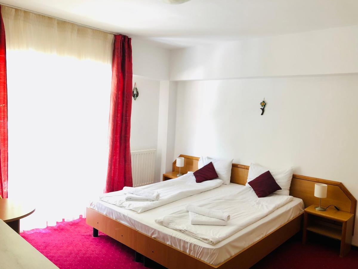 & Restaurant Kalinder Guest house Busteni
